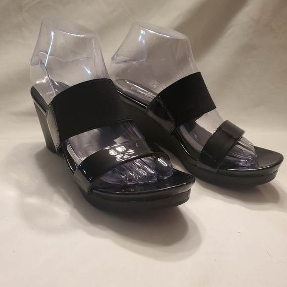 Chaps Rhoda Women's  Size 7.5 B Sandals  Black Synthetic Wedge Slip on Shoes - Picture 1 of 11